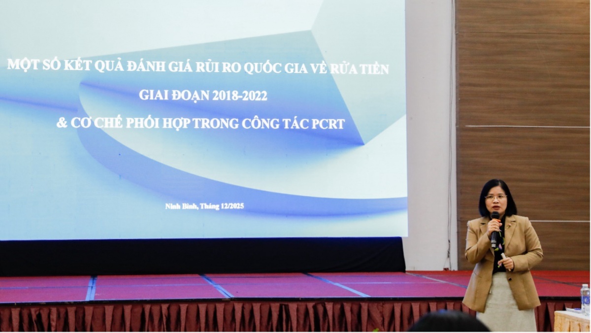 Bà Nguyễn Thị Minh Thơ, Phó Cục trưởng Cục Phòng, chống rửa tiền – Ngân hàng Nhà nước Việt Nam chia sẻ kết quả đánh giá rủi ro quốc gia về rửa tiền giai đoạn 2018 – 2022, Ninh Bình, tháng 12/2025 Bà Nguyễn Thị Minh Thơ, Phó Cục trưởng Cục Phòng, chống rửa tiền – Ngân hàng Nhà nước Việt Nam chia sẻ kết quả đánh giá rủi ro quốc gia về rửa tiền giai đoạn 2018 – 2022, Ninh Bình, tháng 12/2025