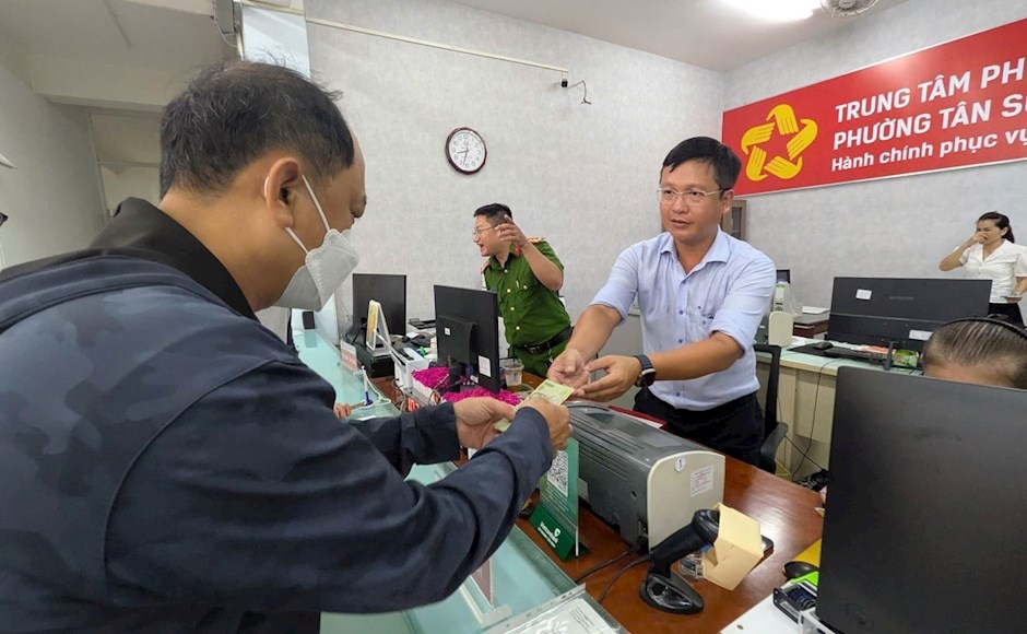 Bộ Tài chính đã chuyển đầy đủ tiền tặng quà nhân dịp Tết và Đại hội Đảng cho các địa phương Bộ Tài chính đã chuyển đầy đủ tiền tặng quà nhân dịp Tết và Đại hội Đảng cho các địa phương