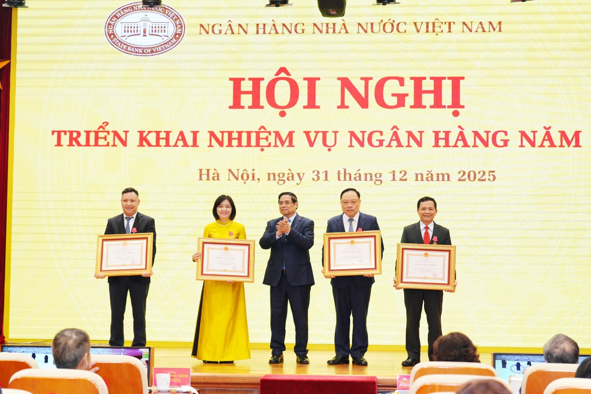 Ngành Ngân hàng đóng góp quan trọng vào thành tựu chung của đất nước trong 5 năm qua Ngành Ngân hàng đóng góp quan trọng vào thành tựu chung của đất nước trong 5 năm qua