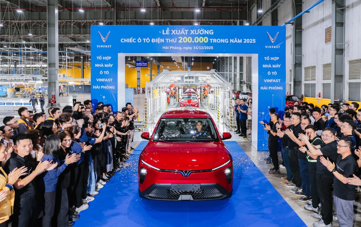 Chiếc ô tô điện thứ 200.000 xuất xưởng tại nhà máy VinFast Hải Phòng là Limo Green, MPV bán chạy hàng đầu thị trường Việt Nam. Chiếc ô tô điện thứ 200.000 xuất xưởng tại nhà máy VinFast Hải Phòng là Limo Green, MPV bán chạy hàng đầu thị trường Việt Nam.