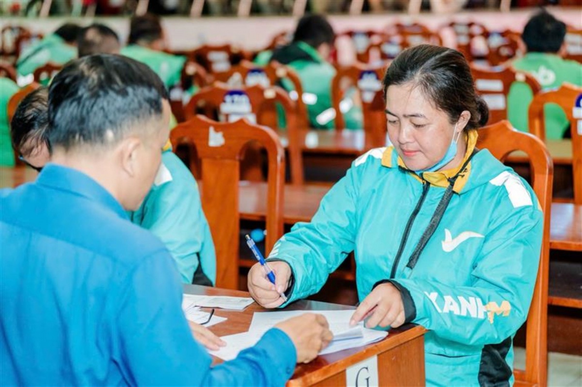 Quỹ CEP hỗ trợ thủ tục giải ngân cho tài xế ngay tại sự kiện