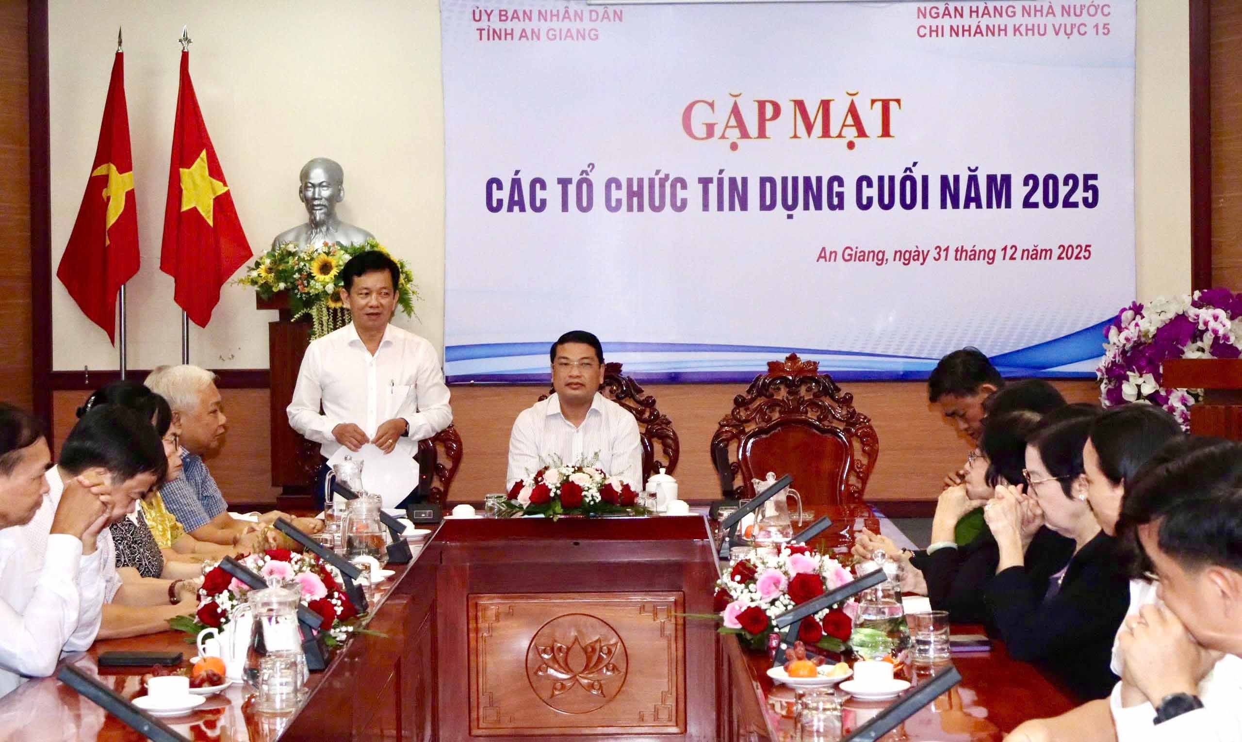  Ông Trần Văn Phước - quyền Giám đốc Ngân hàng Nhà nước chi nhánh Khu vực 15 báo cáo tình hoạt động ngân hàng trên địa bàn An Giang trong năm 2025 đảm bảo an toàn, thông suốt