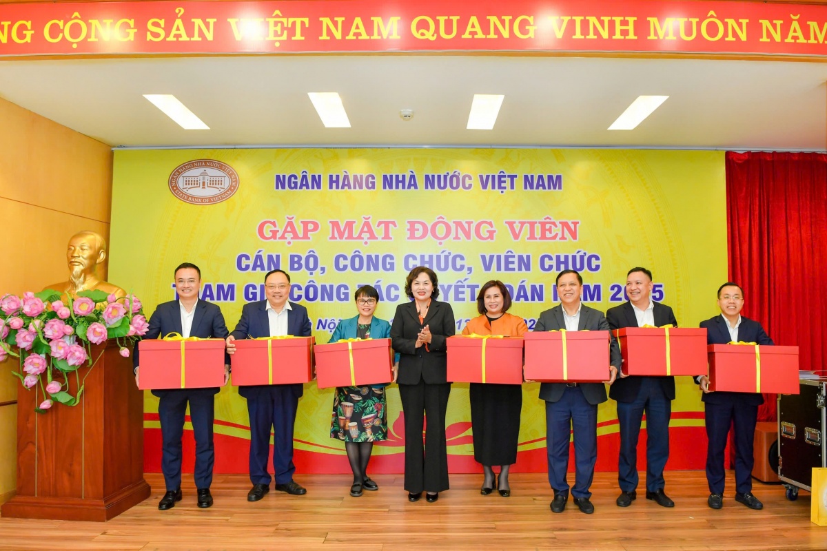 Ban Lãnh đạo NHNN gặp mặt, động viên cán bộ, công chức, viên chức tham gia công tác quyết toán cuối năm Ban Lãnh đạo NHNN gặp mặt, động viên cán bộ, công chức, viên chức tham gia công tác quyết toán cuối năm
