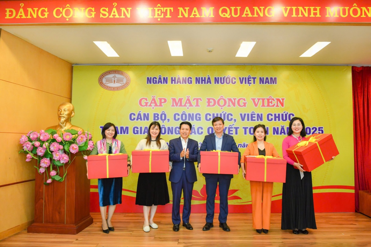 Ban Lãnh đạo NHNN gặp mặt, động viên cán bộ, công chức, viên chức tham gia công tác quyết toán cuối năm Ban Lãnh đạo NHNN gặp mặt, động viên cán bộ, công chức, viên chức tham gia công tác quyết toán cuối năm