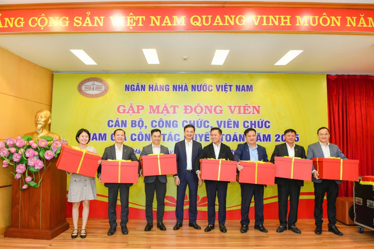 Ban Lãnh đạo NHNN gặp mặt, động viên cán bộ, công chức, viên chức tham gia công tác quyết toán cuối năm Ban Lãnh đạo NHNN gặp mặt, động viên cán bộ, công chức, viên chức tham gia công tác quyết toán cuối năm