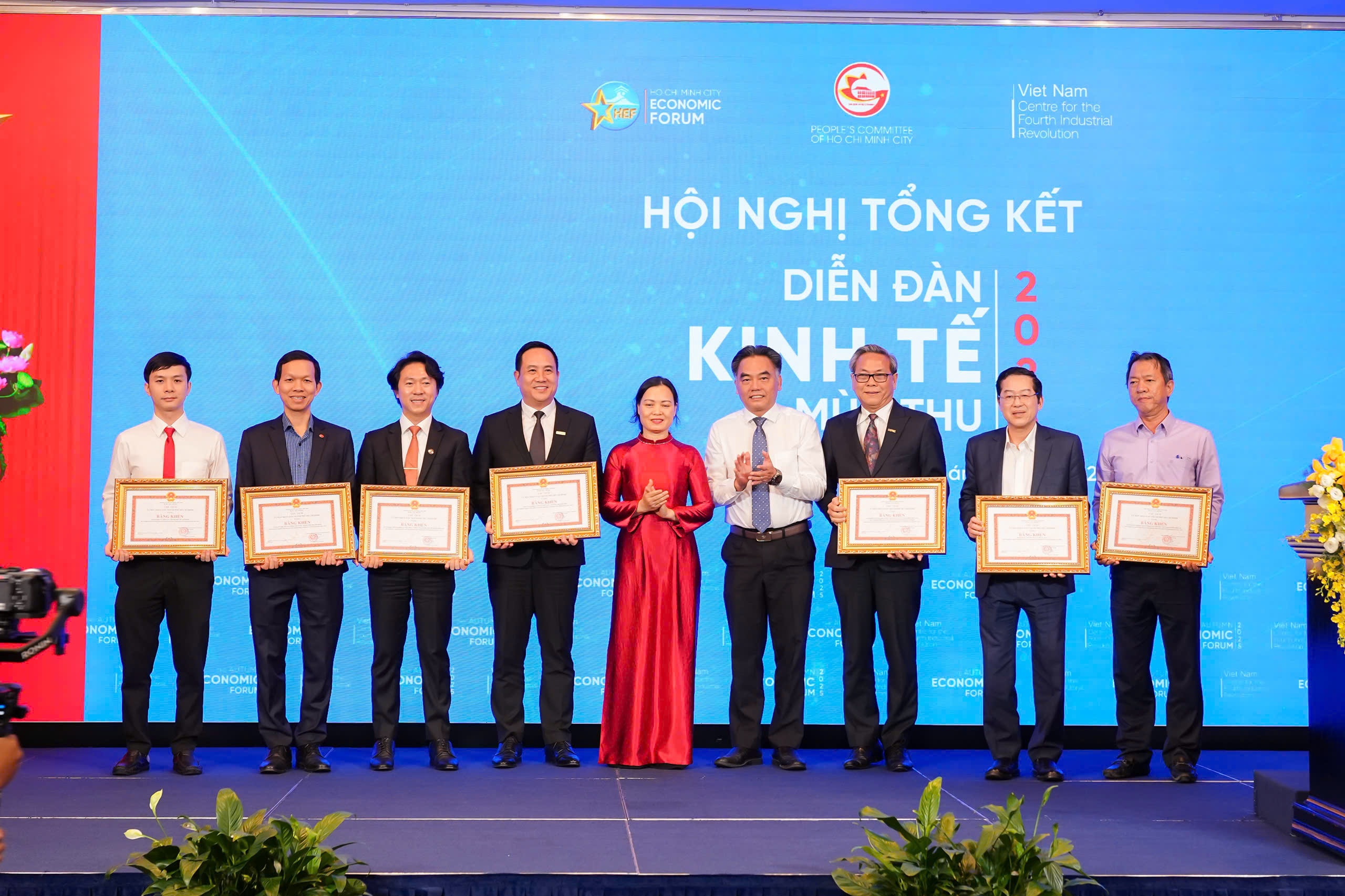 Dịp này, các đơn vị đã có đóng góp nổi bật cho Diễn đàn Kinh tế TPHCM, trong đó có Nam A Bank, giai đoạn 2018-2024, đã nhận bằng khen của Chủ tịch UBND TP.HCM. Dịp này, các đơn vị đã có đóng góp nổi bật cho Diễn đàn Kinh tế TPHCM, trong đó có Nam A Bank, giai đoạn 2018-2024, đã nhận bằng khen của Chủ tịch UBND TP.HCM.