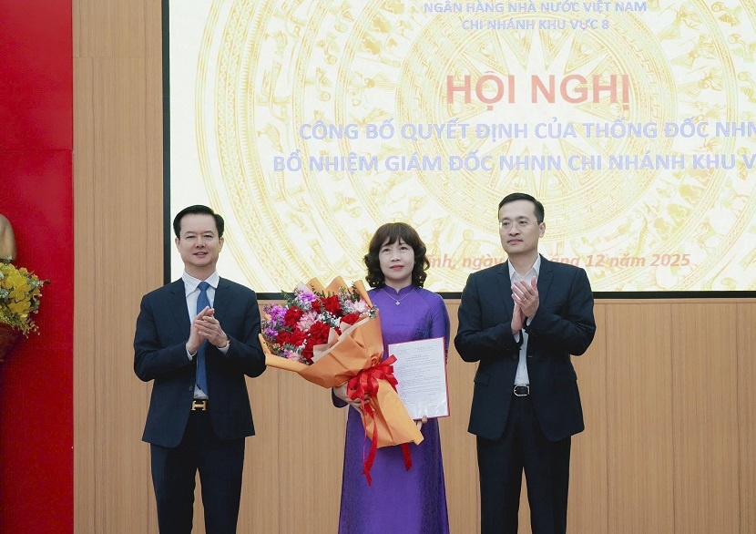 Phó Thống đốc Phạm Quang Dũng trao Quyết định bổ nhiệm bà Nguyễn Thị Thu Thu giữ chức Giám đốc NHNN Khu vực 8 Phó Thống đốc Phạm Quang Dũng trao Quyết định bổ nhiệm bà Nguyễn Thị Thu Thu giữ chức Giám đốc NHNN Khu vực 8
