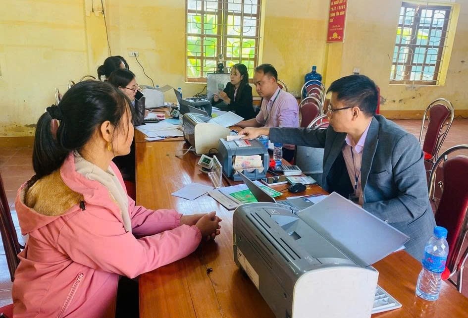 Phòng giao dịch NHCSXH Quỳ Châu, tỉnh Nghệ An. Giải ngân tại điểm giao dịch xã Phòng giao dịch NHCSXH Quỳ Châu, tỉnh Nghệ An. Giải ngân tại điểm giao dịch xã