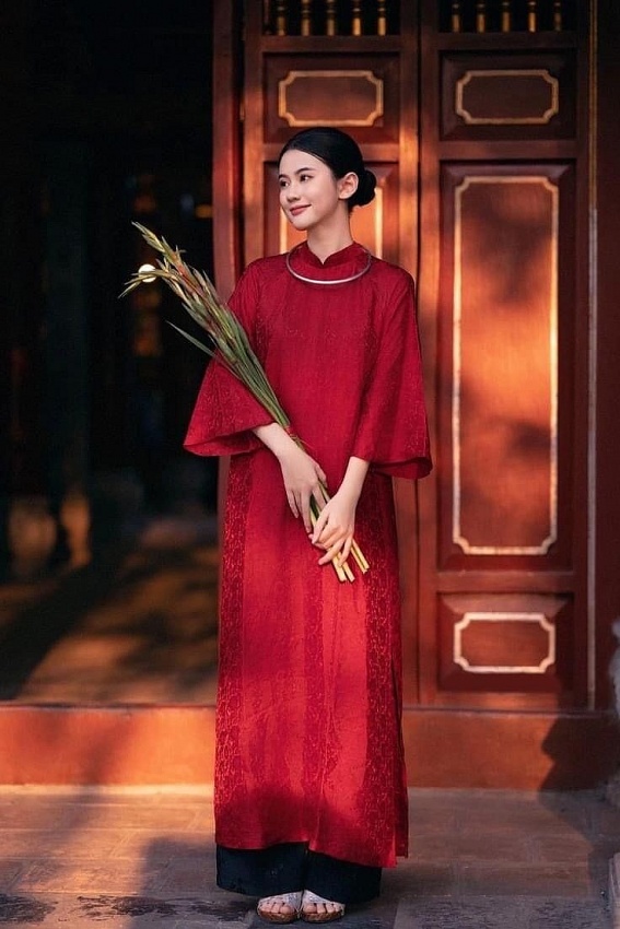 Chọn áo dài Tết 2026 theo mệnh: Vừa tôn dáng, vừa gửi gắm may mắn đầu năm