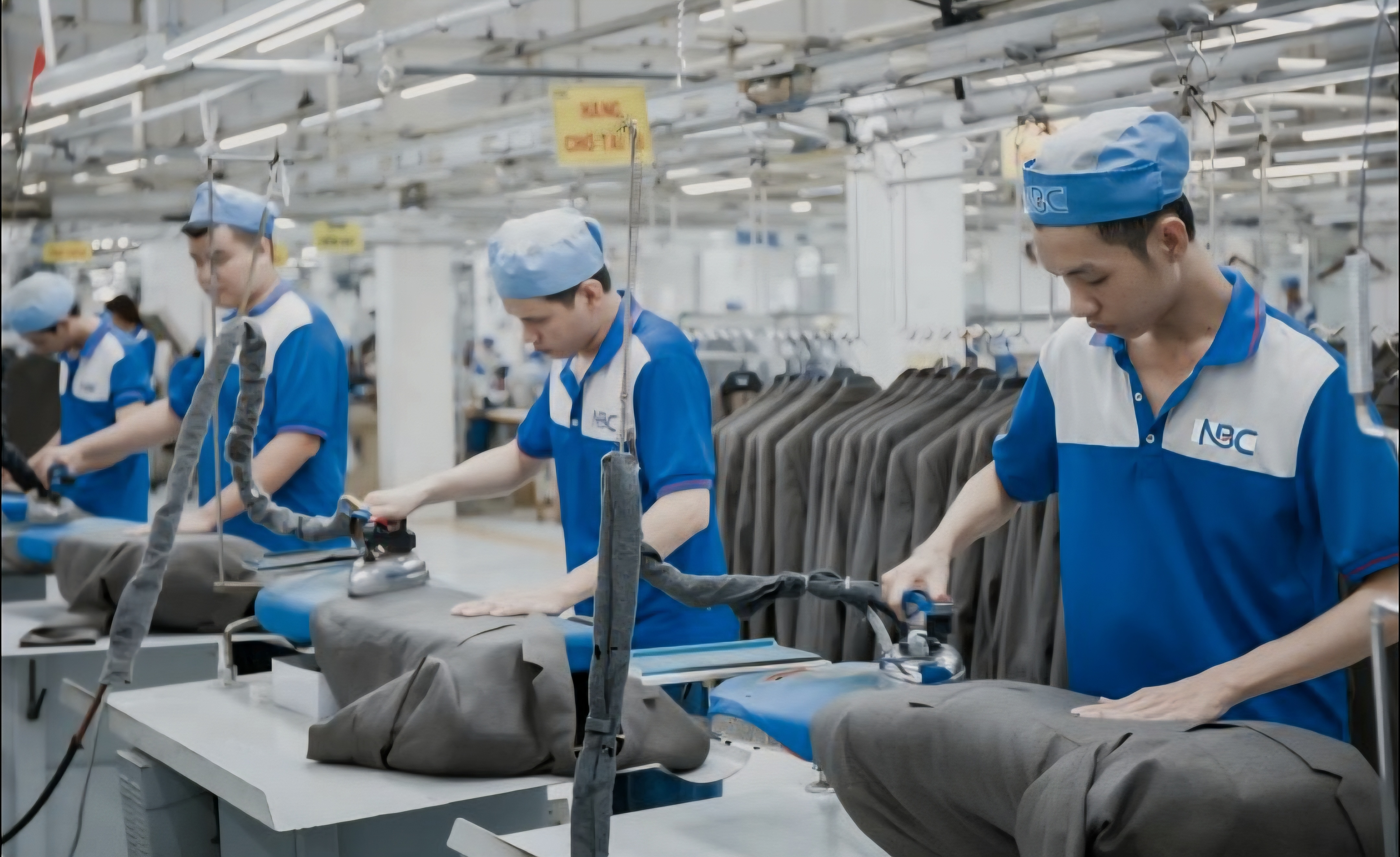 ngành dệt may Việt Nam đang dần thoát khỏi hình ảnh gia công thuần túy ngành dệt may Việt Nam đang dần thoát khỏi hình ảnh gia công thuần túy