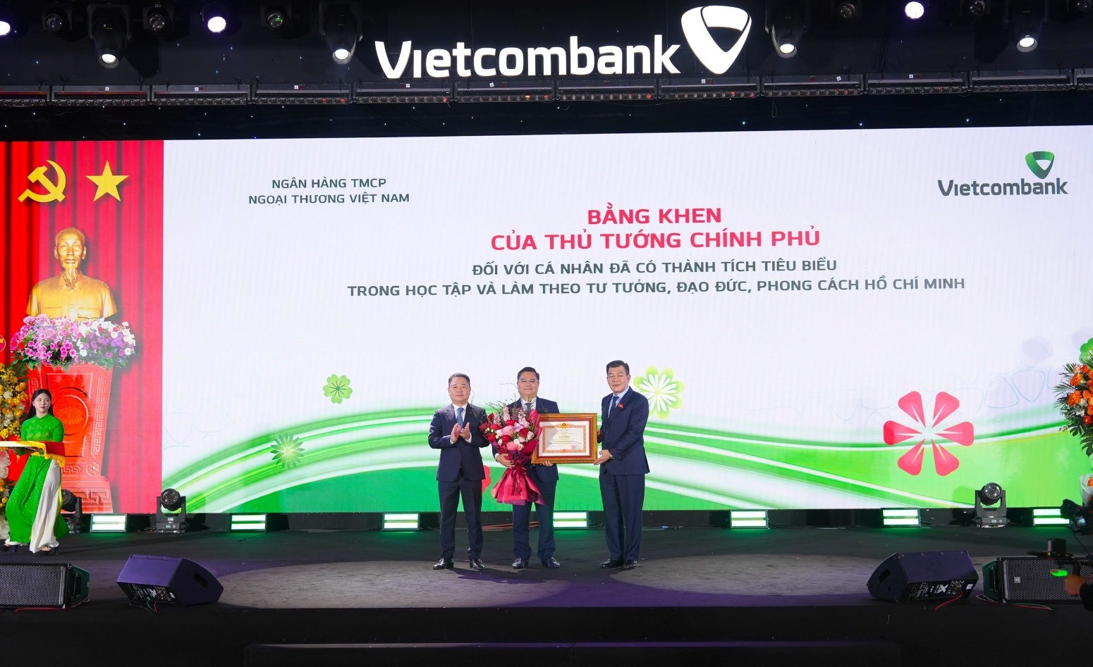 Vietcombank: Tăng trưởng có chọn lọc, lấy chất lượng làm nền tảng, bảo đảm sức bền trước biến động Vietcombank: Tăng trưởng có chọn lọc, lấy chất lượng làm nền tảng, bảo đảm sức bền trước biến động
