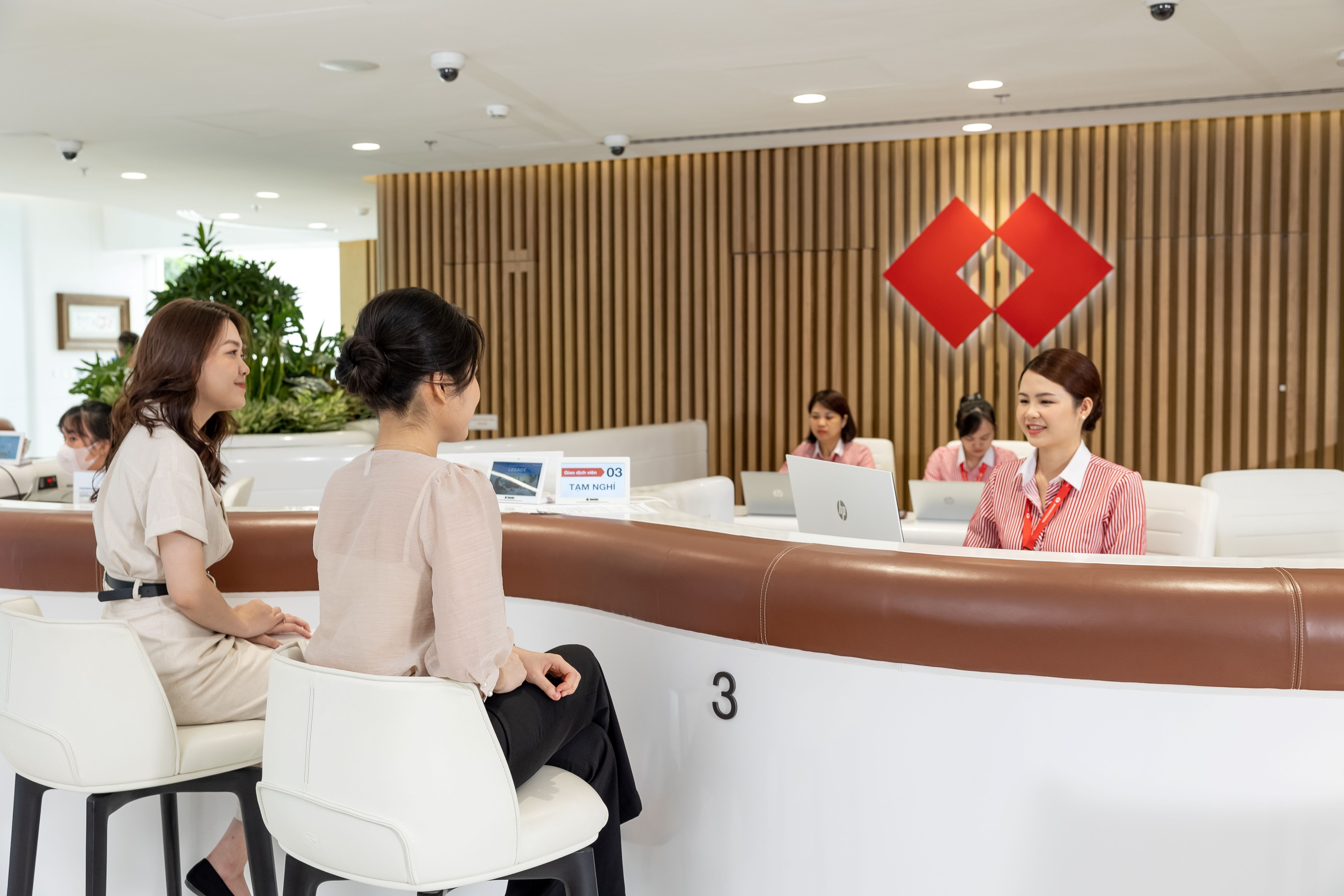 Techcombank hiện nằm trong nhóm những ngân hàng thương mại cổ phần được xếp hạng tín nhiệm cao nhất tại Việt Nam. Ảnh: Techcombank Techcombank hiện nằm trong nhóm những ngân hàng thương mại cổ phần được xếp hạng tín nhiệm cao nhất tại Việt Nam. Ảnh: Techcombank