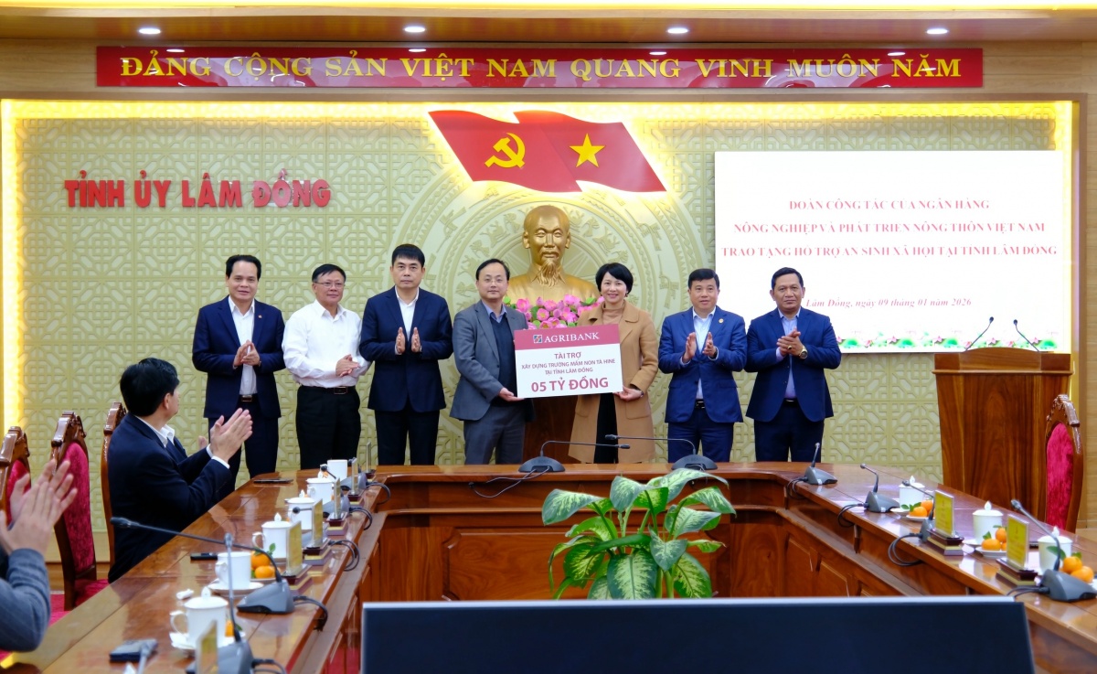 Agribank trao 5 tỷ đồng chăm lo an sinh xã hội tại Lâm Đồng Agribank trao 5 tỷ đồng chăm lo an sinh xã hội tại Lâm Đồng