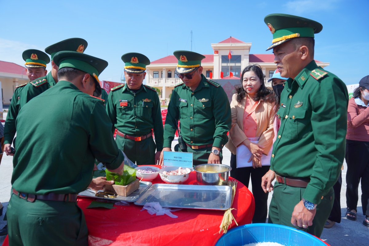 Bộ đội biên phòng tham gia các hoạt động gắn kết cộng đồng tại sự kiện Bộ đội biên phòng tham gia các hoạt động gắn kết cộng đồng tại sự kiện