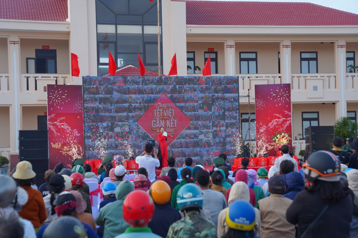 Khoảnh khắc công bố hoạt động gắn kết cộng đồng “Chung Vị Tết Việt” Khoảnh khắc công bố hoạt động gắn kết cộng đồng “Chung Vị Tết Việt”