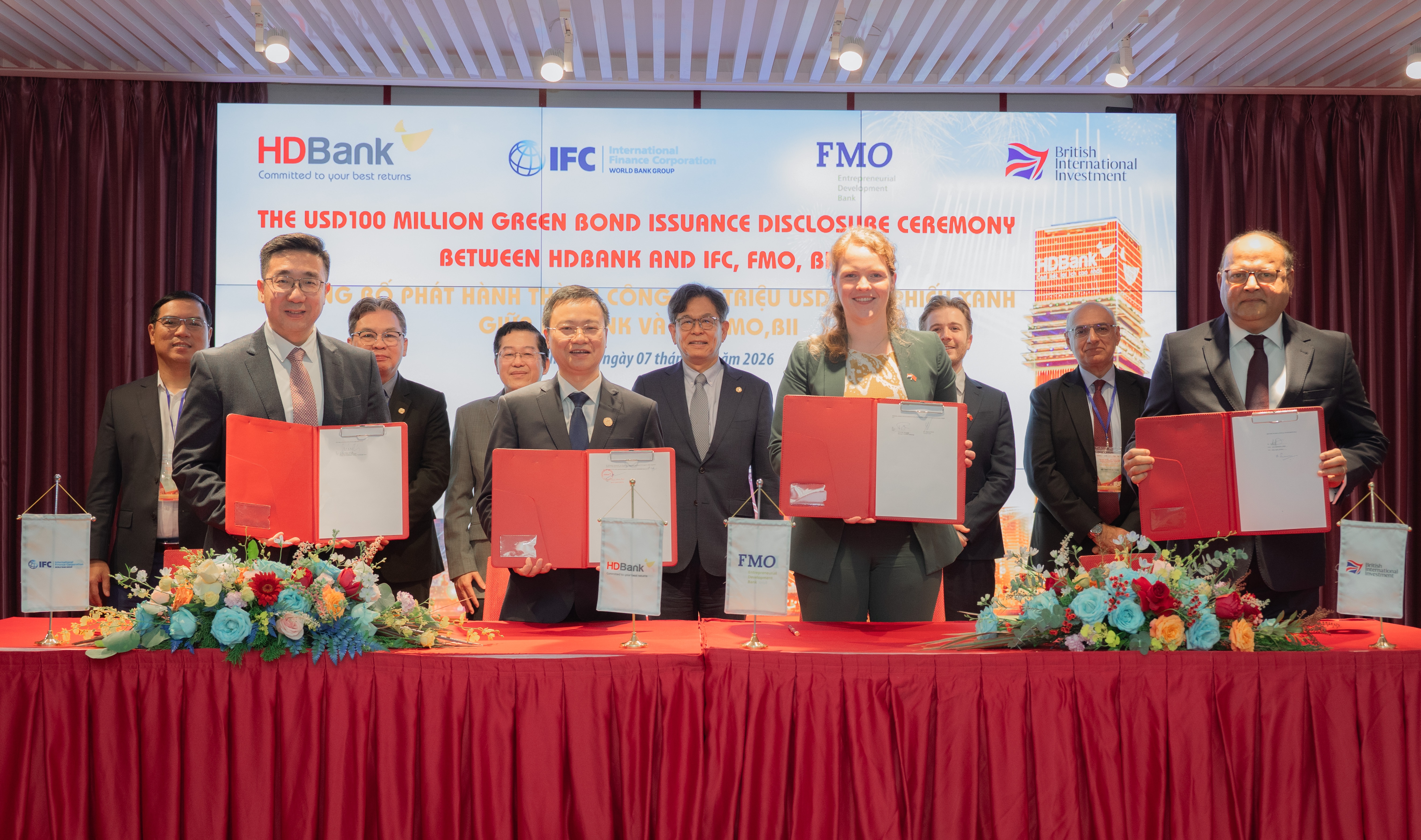 Thành công của Chương trình trái phiếu xanh năm 2025 tạo nền tảng để HDBank tiếp tục thu hút các nguồn vốn quốc tế cho các sáng kiến tài chính xanh, phát triển bền vững và tài chính toàn diện tại Việt Nam Thành công của Chương trình trái phiếu xanh năm 2025 tạo nền tảng để HDBank tiếp tục thu hút các nguồn vốn quốc tế cho các sáng kiến tài chính xanh, phát triển bền vững và tài chính toàn diện tại Việt Nam