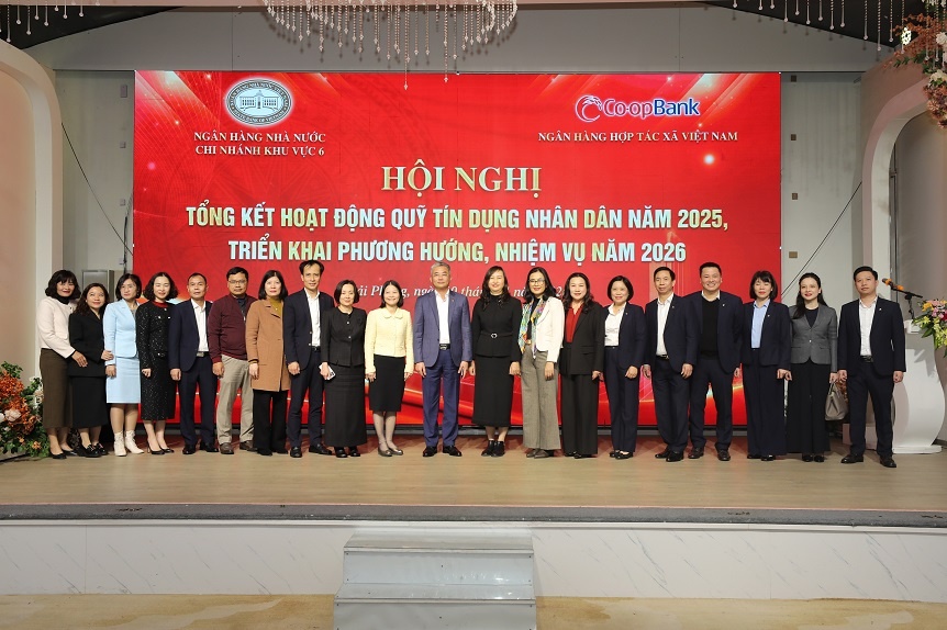 Các đại biểu dự hội nghị chụp ảnh lưu niệm Các đại biểu dự hội nghị chụp ảnh lưu niệm