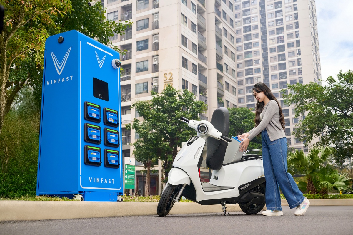 Các dòng xe máy điện đổi pin của VinFast với nhiều ưu điểm vượt trội về công năng sẽ giúp người dân yên tâm chuyển đổi xanh. Các dòng xe máy điện đổi pin của VinFast với nhiều ưu điểm vượt trội về công năng sẽ giúp người dân yên tâm chuyển đổi xanh.