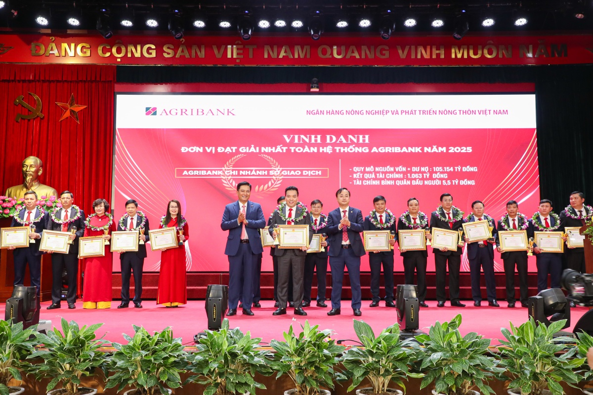 Agribank tăng tốc tái định hình trong giai đoạn mới, kiên định sứ mệnh trụ cột “tam nông”