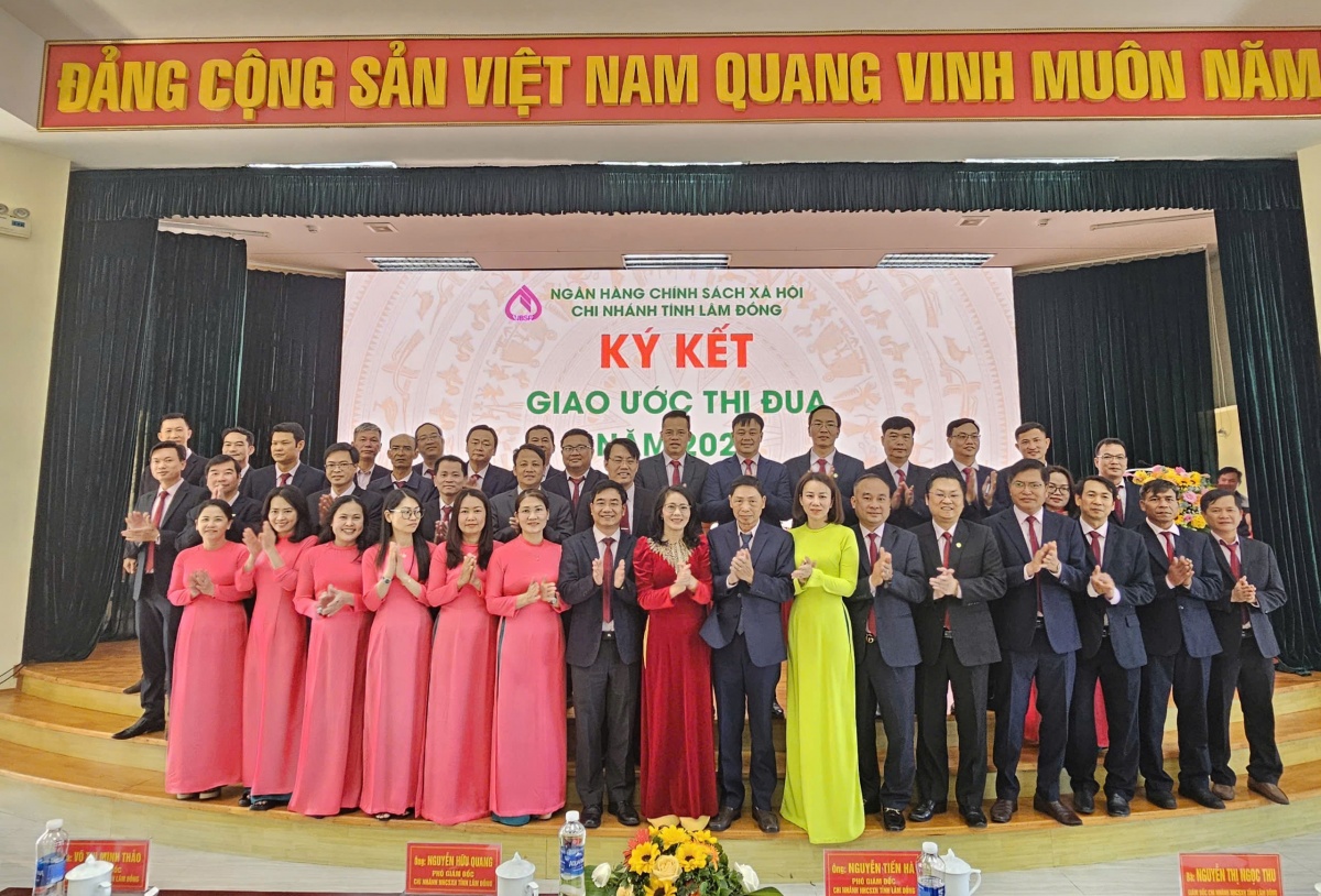tín dụng chính sách tiếp tục khẳng định vai trò là “điểm tựa” vững chắc cho người dân. Trên địa bàn Lâm Đồng tín dụng chính sách tiếp tục khẳng định vai trò là “điểm tựa” vững chắc cho người dân. Trên địa bàn Lâm Đồng