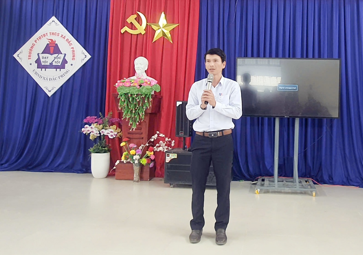 Để các em học sinh vùng cao có một mùa đông không lạnh