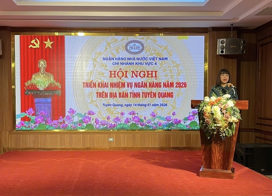 Anh. Đồng chí Trương Thu Hòa - Giám đốc NHNN Chi nhánh Khu vực 4 phát biểu khai mac Hội nghị. Anh. Đồng chí Trương Thu Hòa - Giám đốc NHNN Chi nhánh Khu vực 4 phát biểu khai mac Hội nghị.