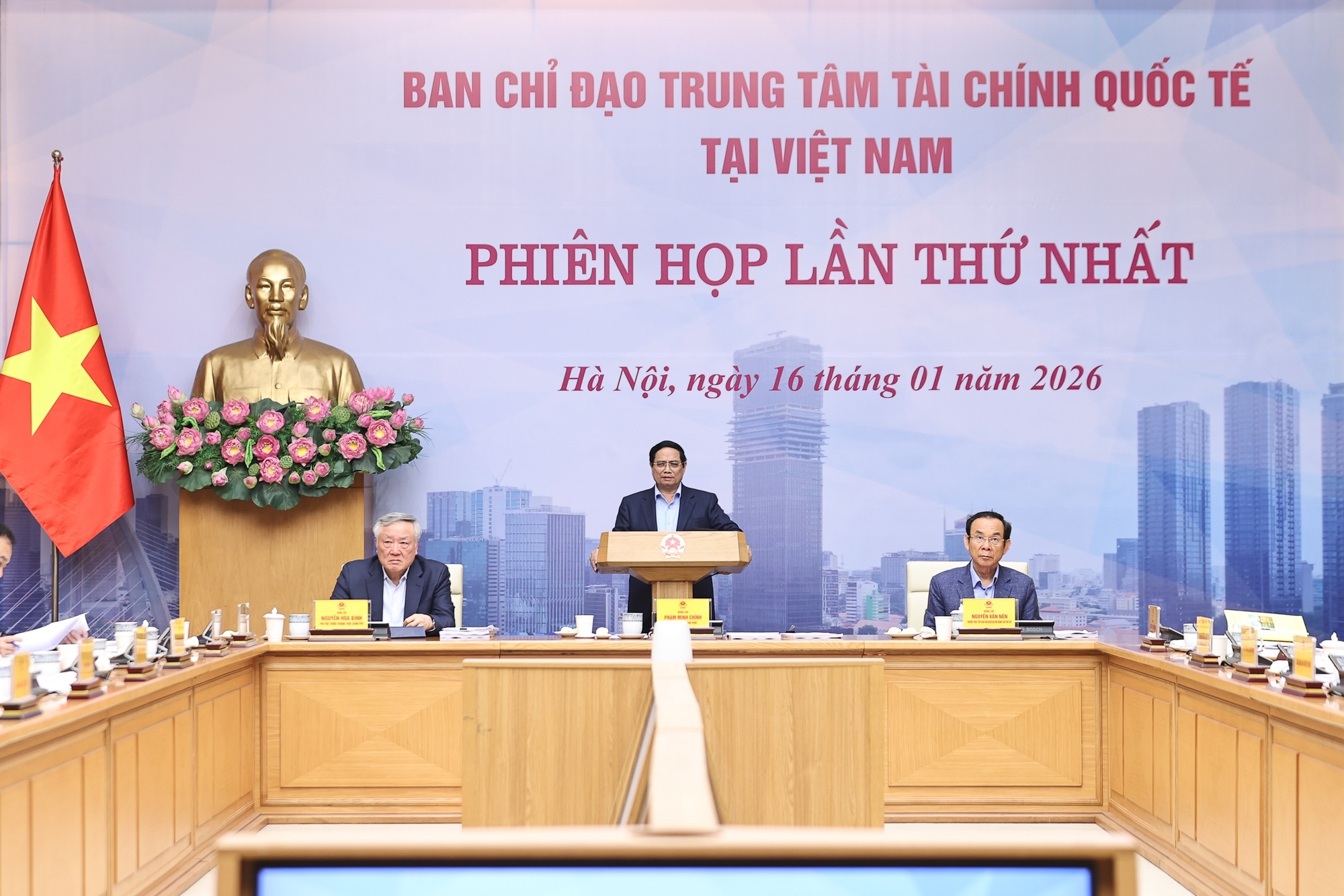 Thủ tướng yêu cầu khẩn trương xây dựng trình Chính phủ ban hành Nghị định về cơ chế, chính sách đặc thù hoạt động của Hội đồng điều hành Trung tâm Tài chính Quốc tế - Ảnh: VGP/Nhật Bắc Thủ tướng yêu cầu khẩn trương xây dựng trình Chính phủ ban hành Nghị định về cơ chế, chính sách đặc thù hoạt động của Hội đồng điều hành Trung tâm Tài chính Quốc tế - Ảnh: VGP/Nhật Bắc