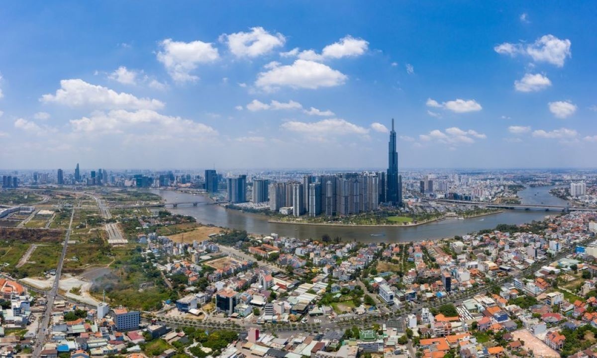 Giá thuê văn phòng tiếp tục chênh lệch, xu hướng “chạy đua chất lượng” rõ nét