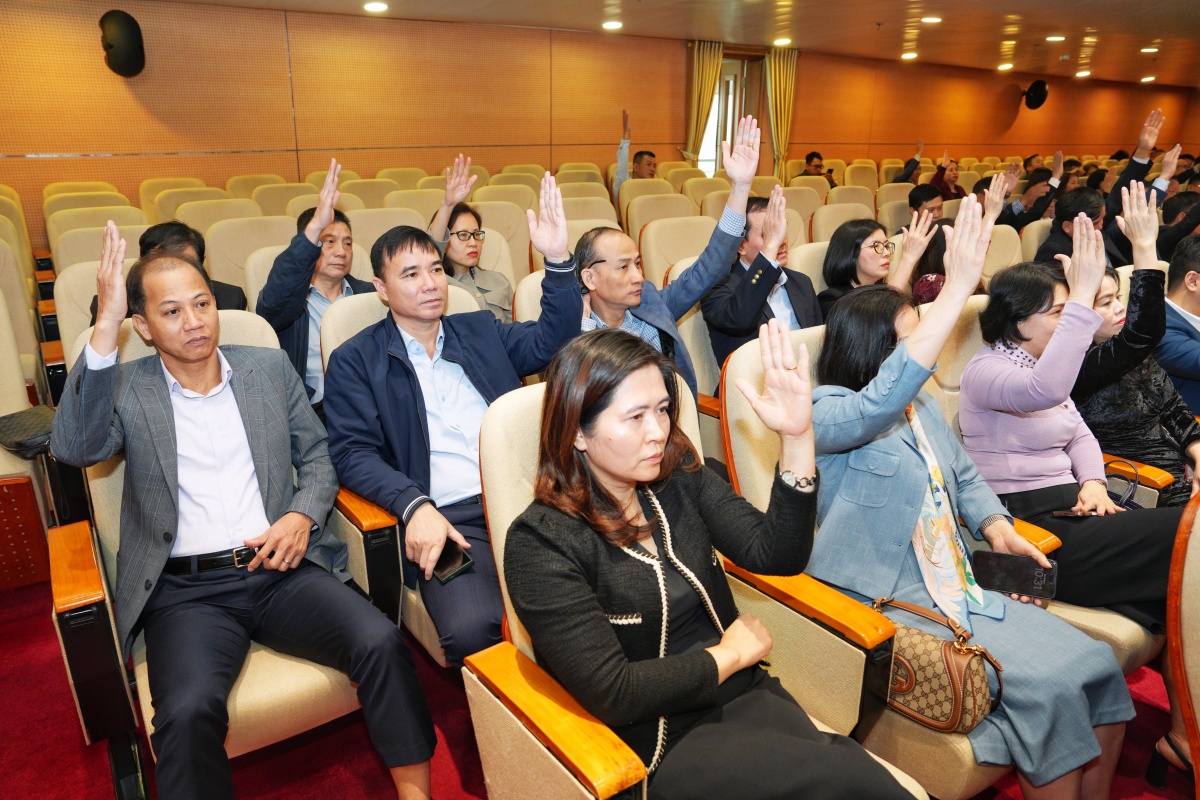 Giới thiệu Thống đốc Ngân hàng Nhà nước Nguyễn Thị Hồng ứng cử đại biểu Quốc hội khóa XVI