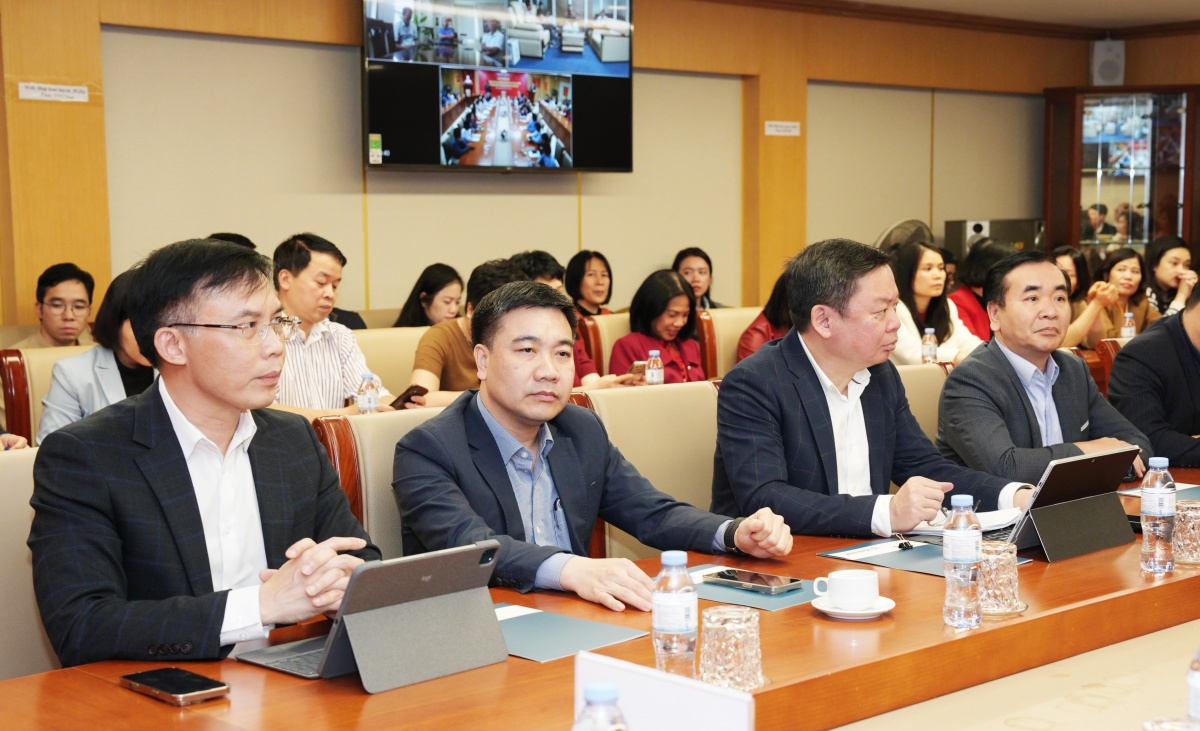 Giới thiệu Tổng Biên tập Thời báo Ngân hàng Lê Thị Thúy Sen ứng cử đại biểu Quốc hội khóa XVI Giới thiệu Tổng Biên tập Thời báo Ngân hàng Lê Thị Thúy Sen ứng cử đại biểu Quốc hội khóa XVI