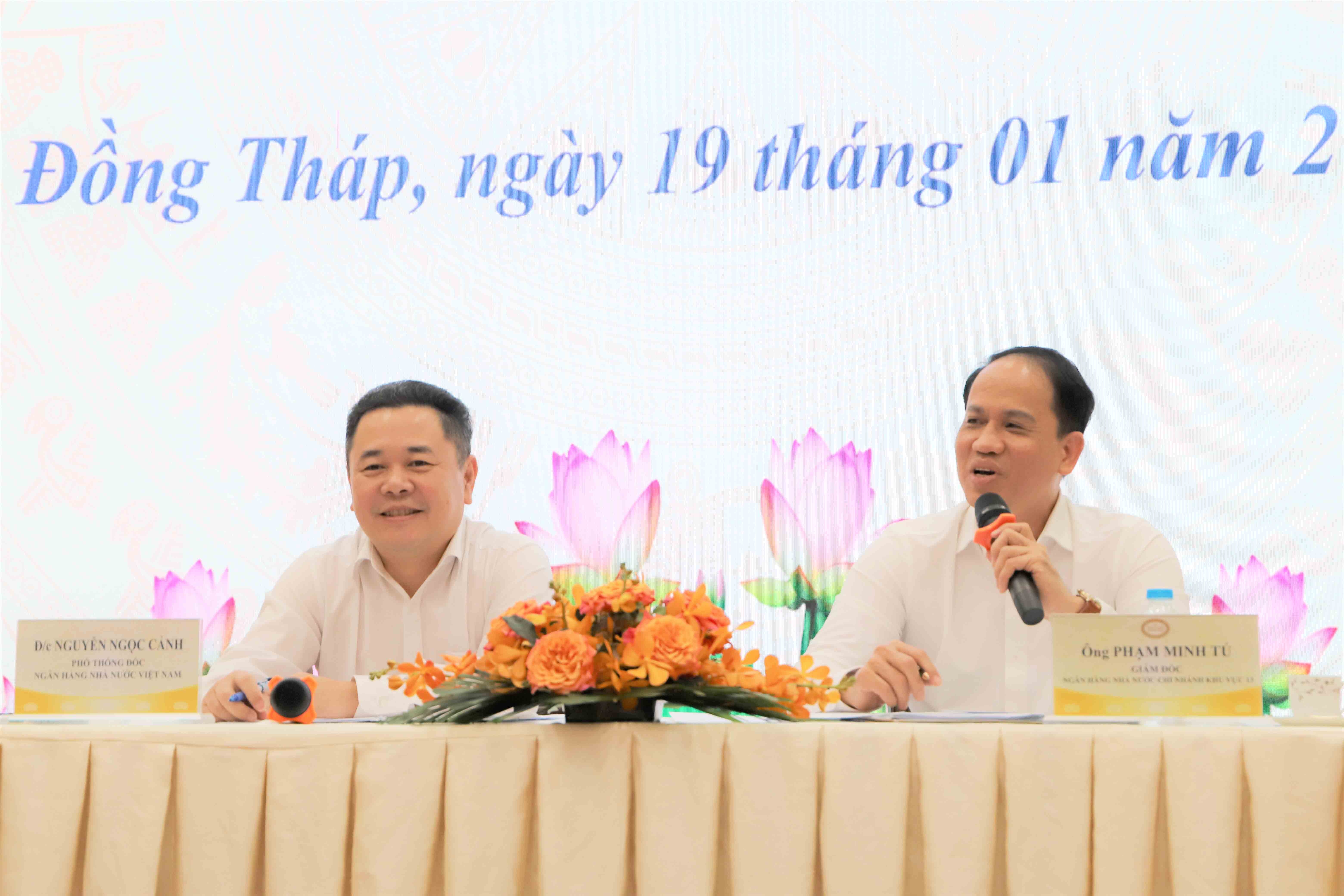 Ông Phạm Minh Tú (bìa phải) giám đốc NHNN chi nhánh khu vực 13 phát biểu tại hội nghị Ông Phạm Minh Tú (bìa phải) giám đốc NHNN chi nhánh khu vực 13 phát biểu tại hội nghị