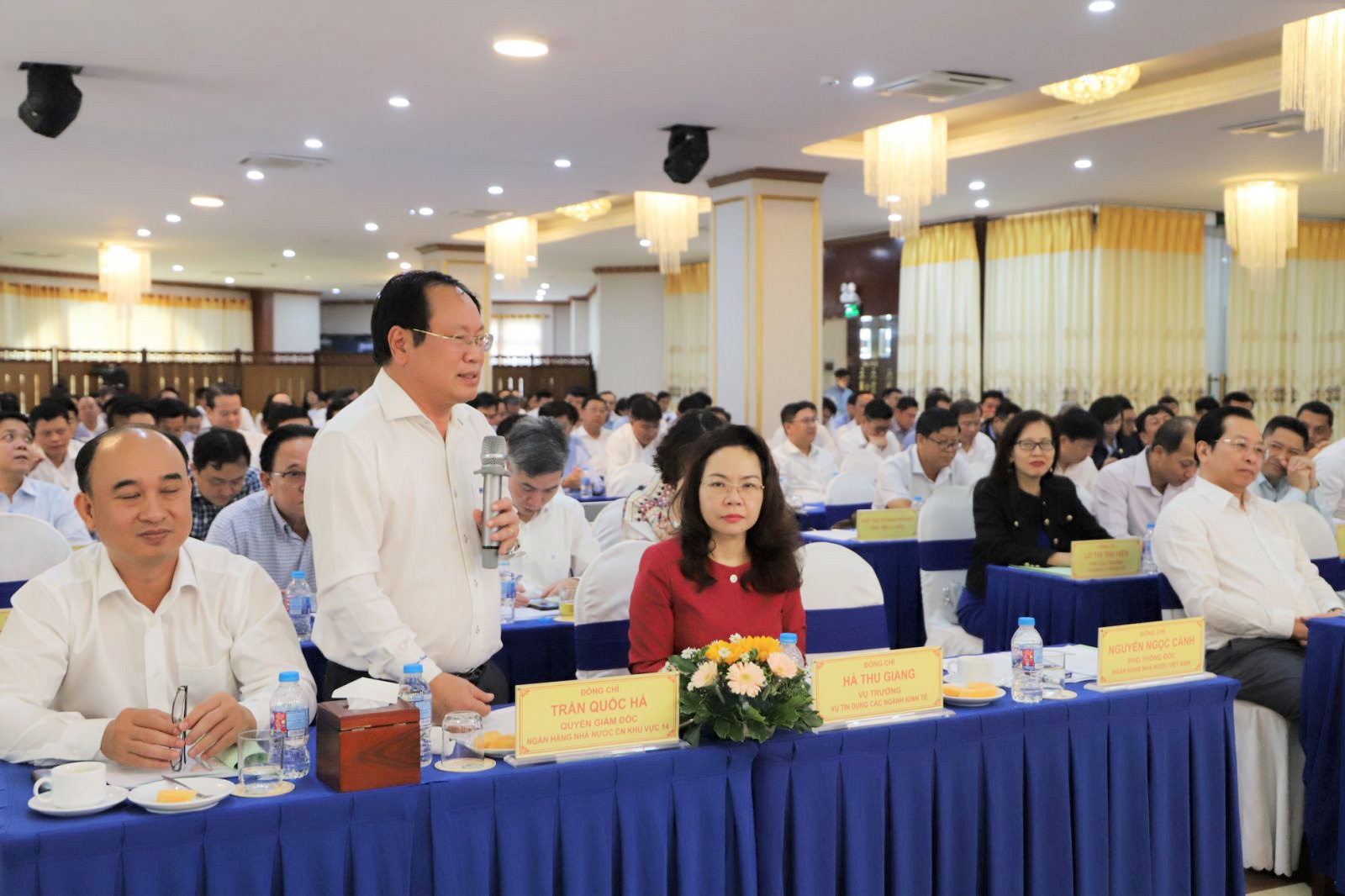 Ông Trần Quốc Hà, quyền Giám đốc NHNN chi nhánh Khu vực 14 phát biểu tại Hội nghị Ông Trần Quốc Hà, quyền Giám đốc NHNN chi nhánh Khu vực 14 phát biểu tại Hội nghị