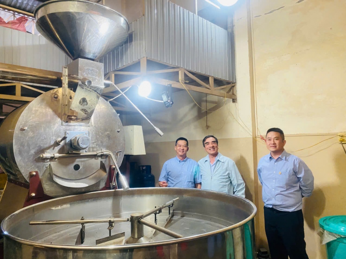 Từ sự tiếp sức của QTDND B’Lao, ông Nguyễn Thanh Lịch, đã mạnh dạn đầu tư dây chuyền chế biến hiện đại, mở rộng thị trường tiêu thụ từ Bắc vào Nam Từ sự tiếp sức của QTDND B’Lao, ông Nguyễn Thanh Lịch, đã mạnh dạn đầu tư dây chuyền chế biến hiện đại, mở rộng thị trường tiêu thụ từ Bắc vào Nam