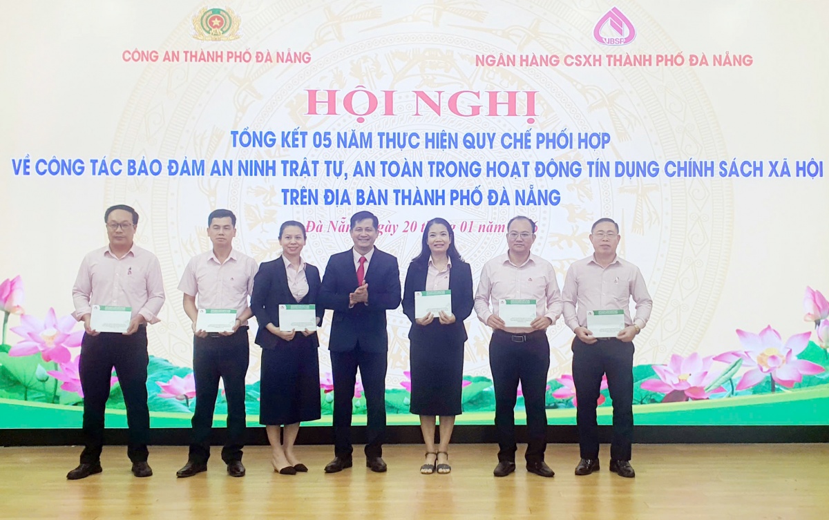 Đà Nẵng: Tổng kết 5 năm phối hợp bảo đảm an ninh, an toàn hoạt động tín dụng chính sách Đà Nẵng: Tổng kết 5 năm phối hợp bảo đảm an ninh, an toàn hoạt động tín dụng chính sách