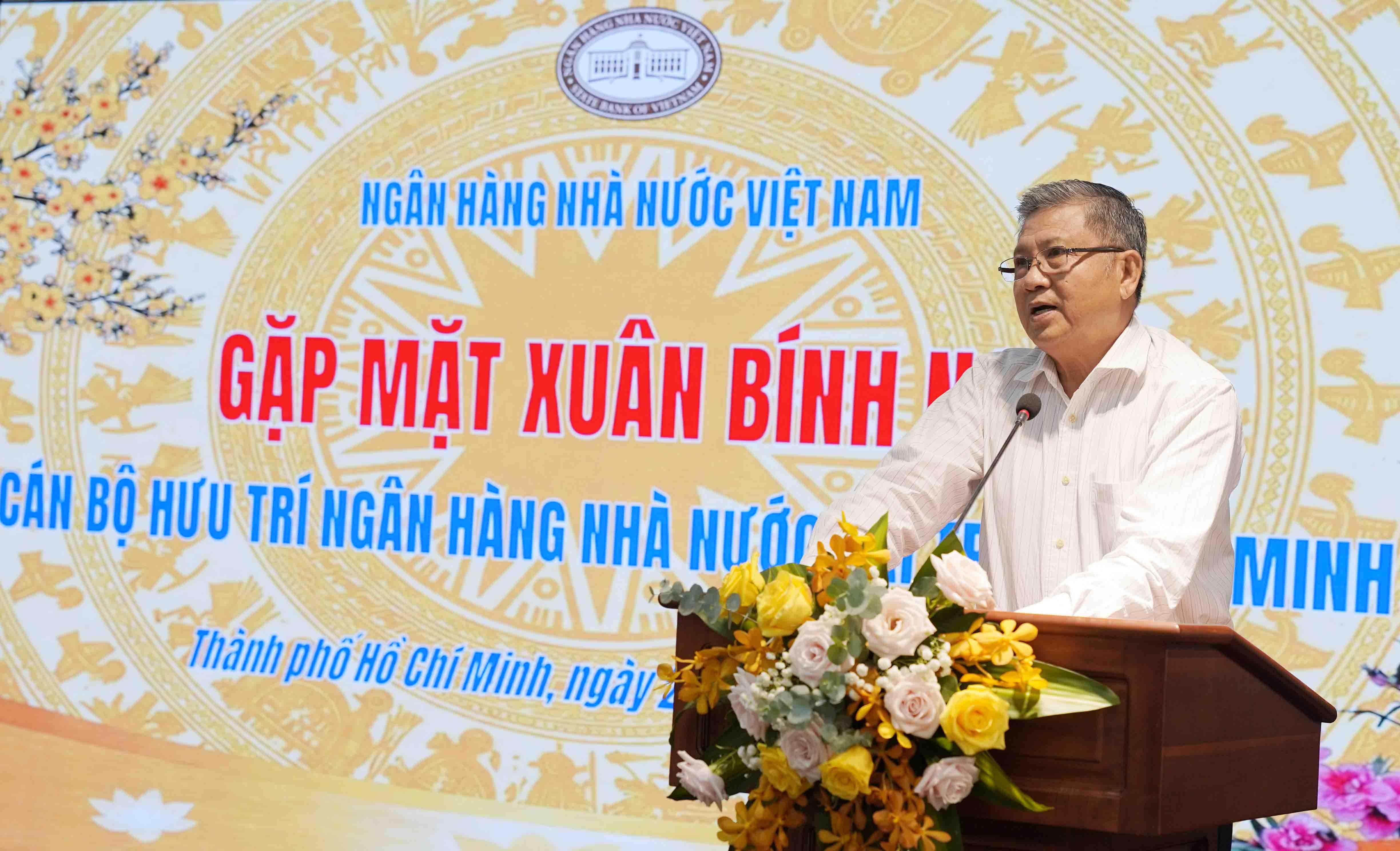 Ông Nguyễn Văn Giàu phát biểu cảm ơn các đơn vị đã tổ chức để cán bộ hưu trí gặp mặt thân mật Ông Nguyễn Văn Giàu phát biểu cảm ơn các đơn vị đã tổ chức để cán bộ hưu trí gặp mặt thân mật