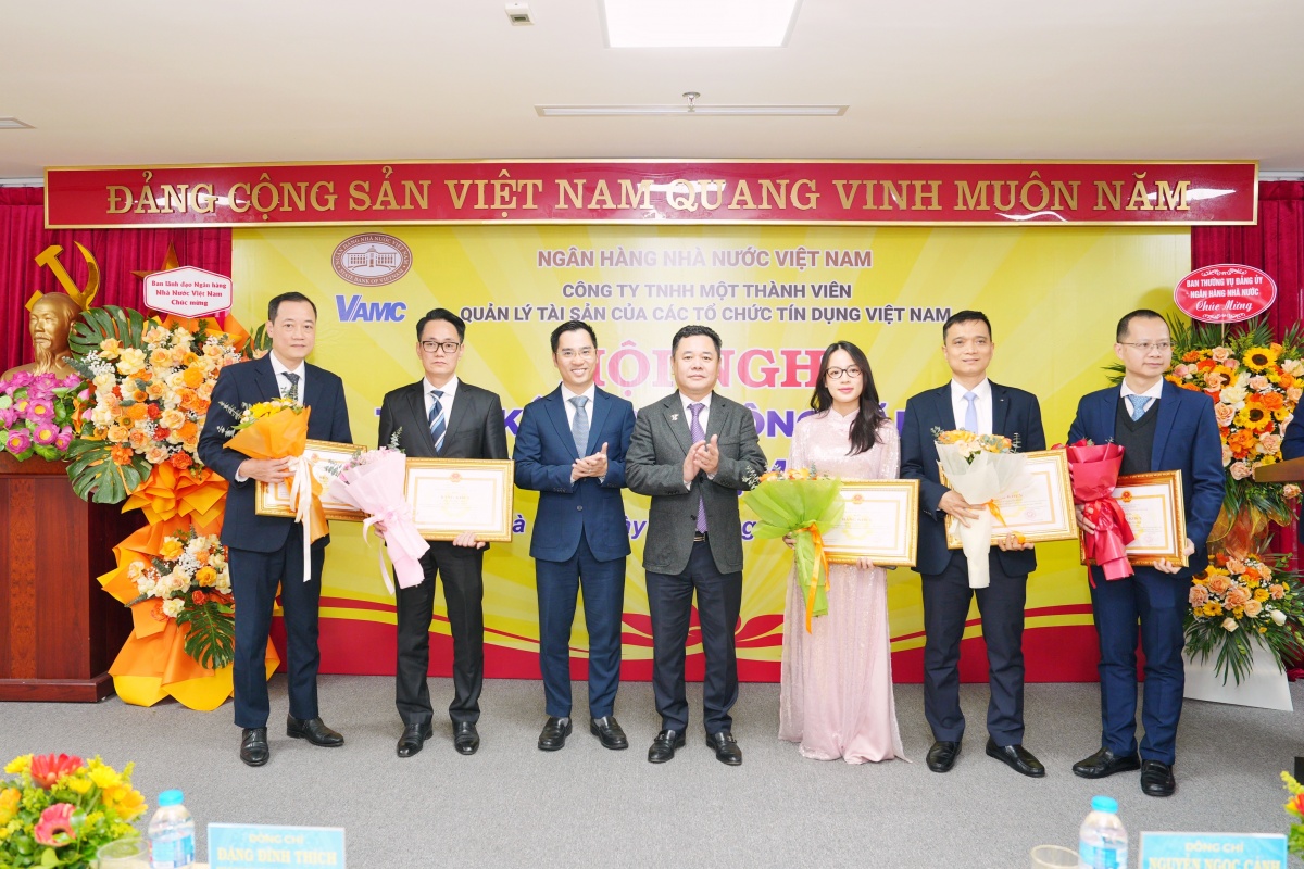 VAMC khẳng định vai trò trụ cột trong xử lý nợ xấu, góp phần phát triển ngành Ngân hàng và nền kinh tế VAMC khẳng định vai trò trụ cột trong xử lý nợ xấu, góp phần phát triển ngành Ngân hàng và nền kinh tế