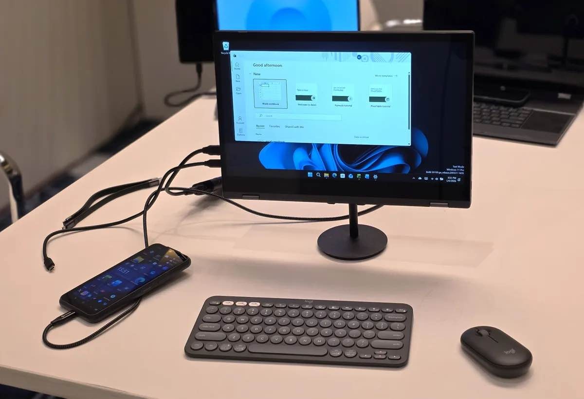 NexPhone có thể biến thành một chiếc máy tính cá nhân chạy Windows 11 khi kết nối với màn hình bên ngoài NexPhone có thể biến thành một chiếc máy tính cá nhân chạy Windows 11 khi kết nối với màn hình bên ngoài