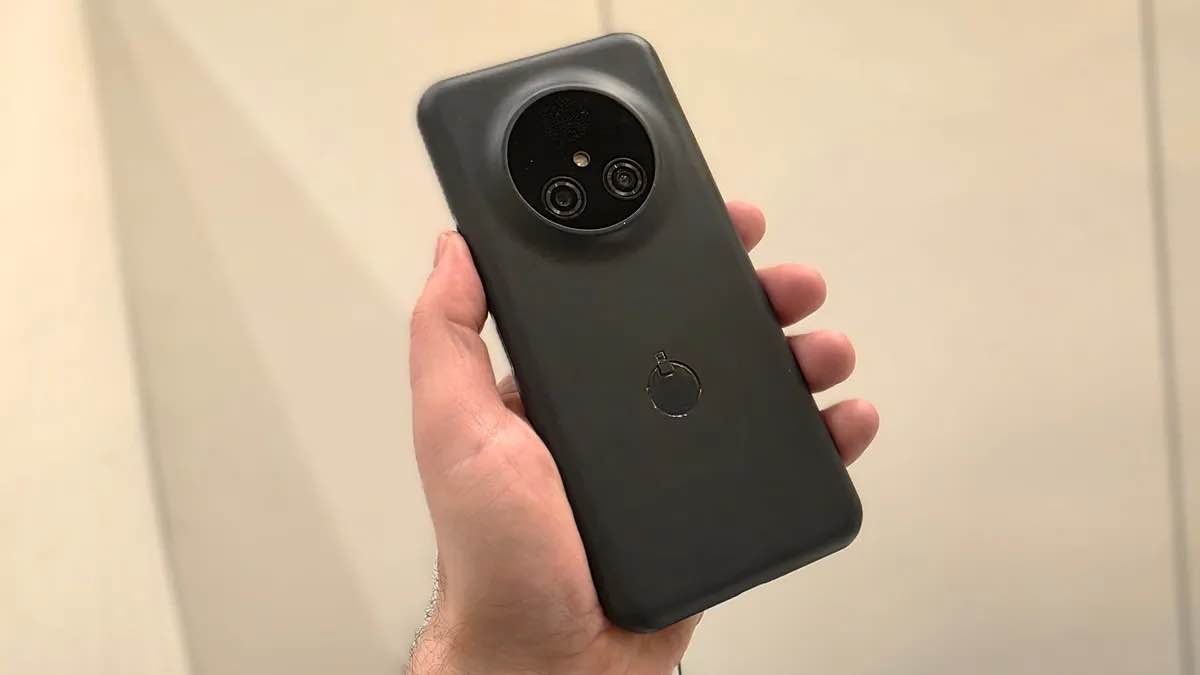 Điện thoại có thể chạy đồng thời Android, Linux và Windows 11