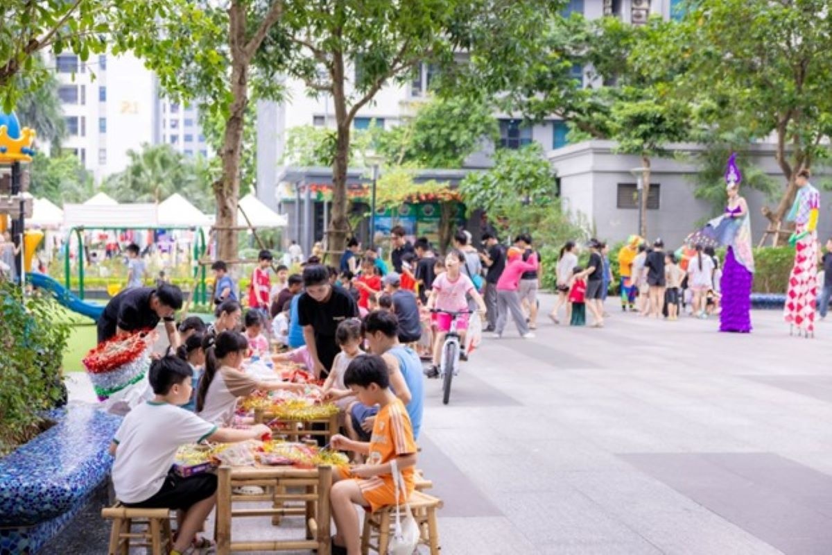 Hoạt động cộng đồng do ROX Group tổ chức thu hút đông đảo người dân tham gia. Ảnh: ROX Group