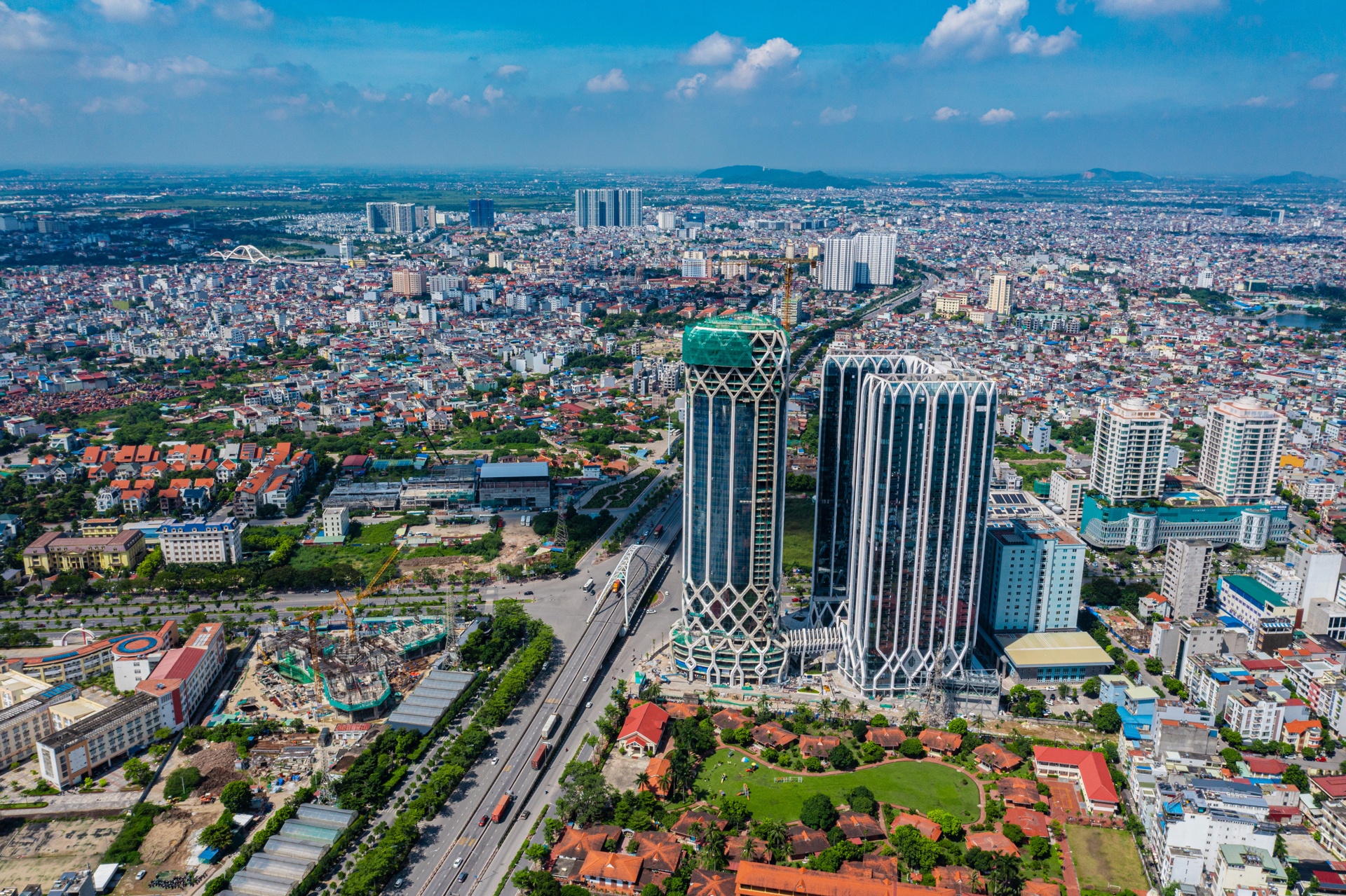 Khi hành lang pháp lý được hoàn thiện, bất động sản chuyển sang phát triển bền vững Khi hành lang pháp lý được hoàn thiện, bất động sản chuyển sang phát triển bền vững
