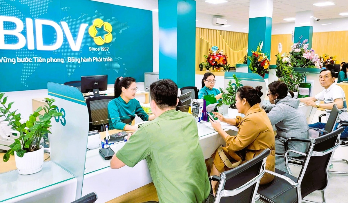 Các TCTD trên địa bàn NHNN Khu vực 8 đã chủ động hướng dòng vốn vào sản xuất - kinh doanh, lĩnh vực ưu tiên Các TCTD trên địa bàn NHNN Khu vực 8 đã chủ động hướng dòng vốn vào sản xuất - kinh doanh, lĩnh vực ưu tiên