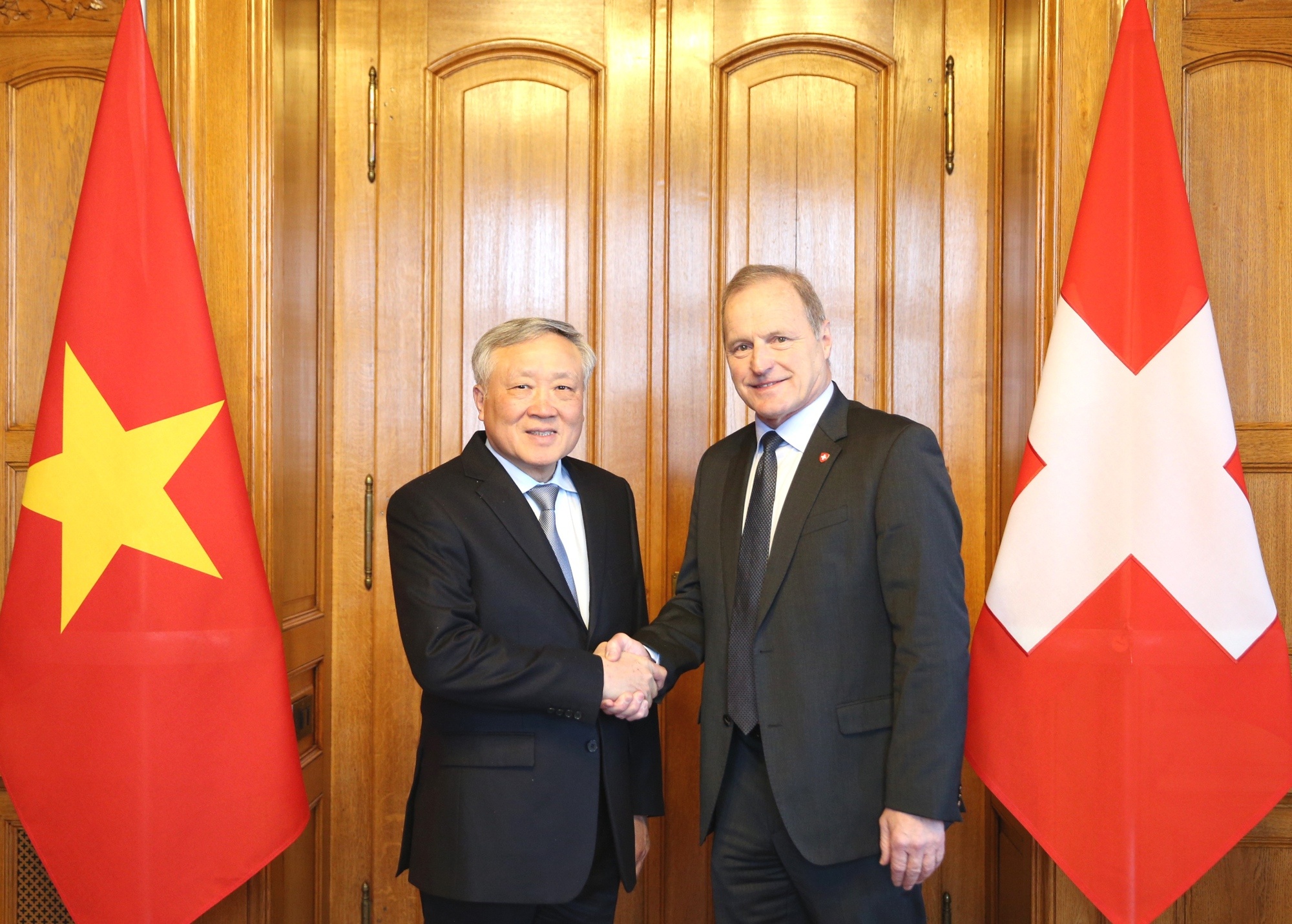 Phó Thủ tướng chào xã giao Chủ tịch Hạ viện Thụy Sĩ Pierre-André Page - Ảnh: VGP/Nguyễn Hoàng Phó Thủ tướng chào xã giao Chủ tịch Hạ viện Thụy Sĩ Pierre-André Page - Ảnh: VGP/Nguyễn Hoàng