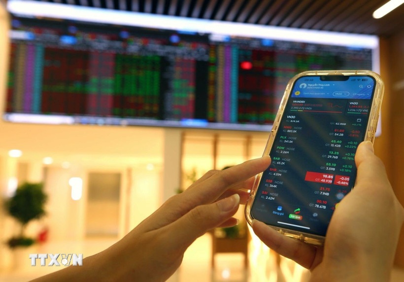 Nhiều chính sách kinh tế liên quan vàng, chứng khoán có hiệu lực từ tháng 2/2026