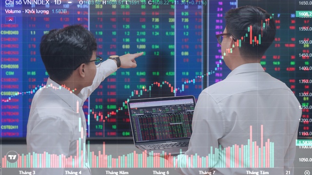 Dòng tiền trở lại nhóm trụ, thị trường phủ sắc xanh Dòng tiền trở lại nhóm trụ, thị trường phủ sắc xanh