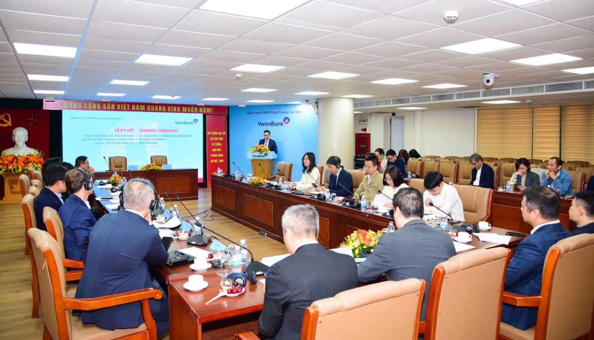 Việc ký kết hợp tác với các đối tác là bước mở đầu cho lộ trình triển khai cấu trúc SLL tại VietinBank Việc ký kết hợp tác với các đối tác là bước mở đầu cho lộ trình triển khai cấu trúc SLL tại VietinBank