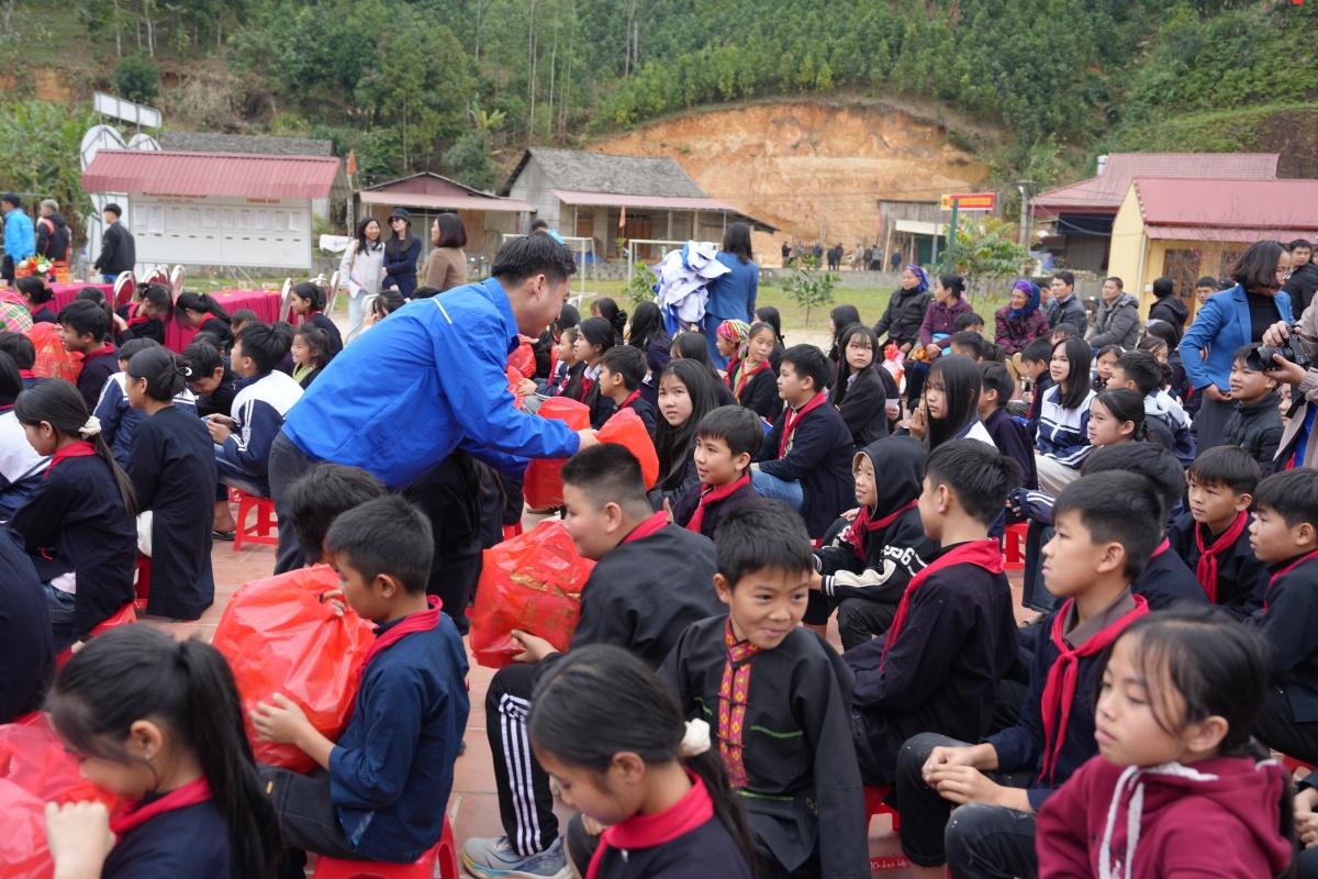 “Xuân tình nguyện” năm 2026: Chung sức xây dựng nông thôn mới, chăm lo an sinh xã hội tại Lạng Sơn