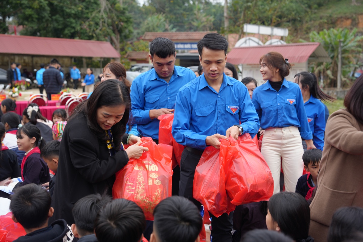 “Xuân tình nguyện” năm 2026: Chung sức xây dựng nông thôn mới, chăm lo an sinh xã hội tại Lạng Sơn
