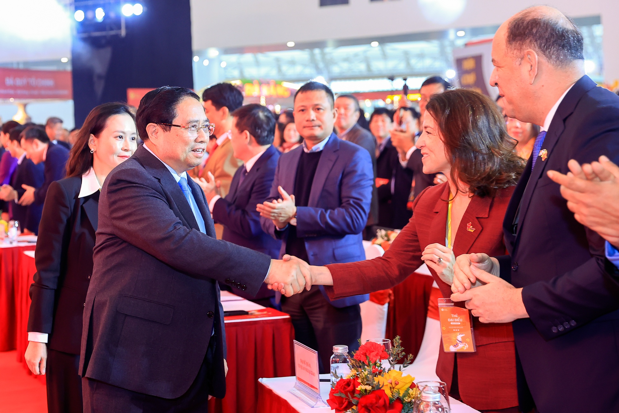 Thủ tướng và các đại biểu - Ảnh: VGP/Nhật Bắc Thủ tướng và các đại biểu - Ảnh: VGP/Nhật Bắc