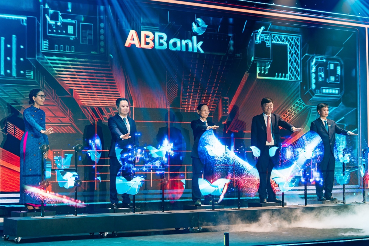 ABBank công bố bộ nhận diện thương hiệu mới, định vị “Ngân hàng kiến tạo hạnh phúc” ABBank công bố bộ nhận diện thương hiệu mới, định vị “Ngân hàng kiến tạo hạnh phúc”