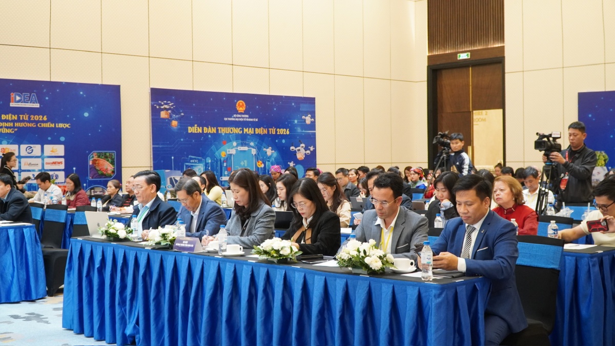 Diễn đàn “Toàn cảnh Thương mại điện tử”: Siết kỷ cương, thúc TMĐT xanh và thu hẹp khoảng cách vùng miền Diễn đàn “Toàn cảnh Thương mại điện tử”: Siết kỷ cương, thúc TMĐT xanh và thu hẹp khoảng cách vùng miền
